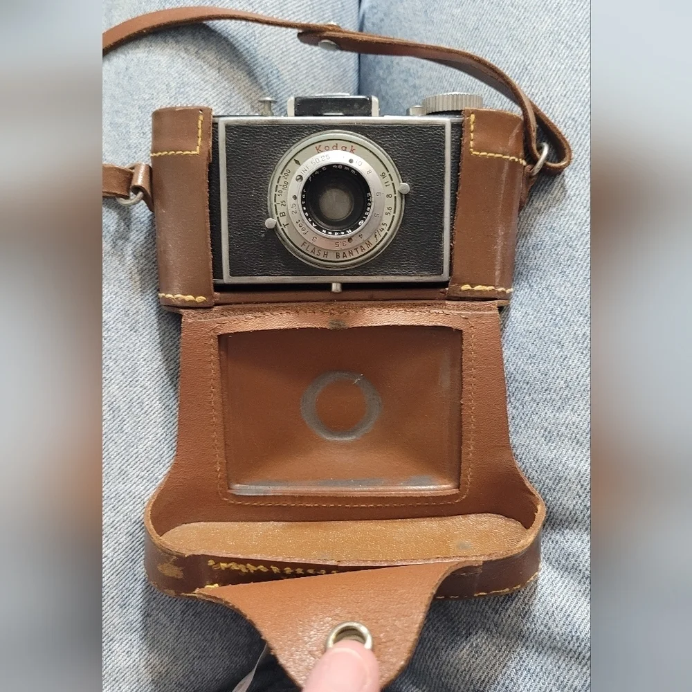 Kodak Flash Bantam Vintage Camera w/Leather Field Case Untested